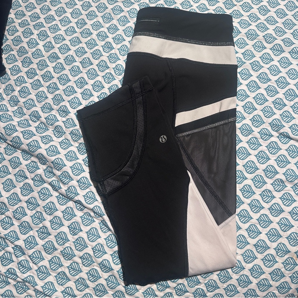 Lululemon Black and White Leggings capris